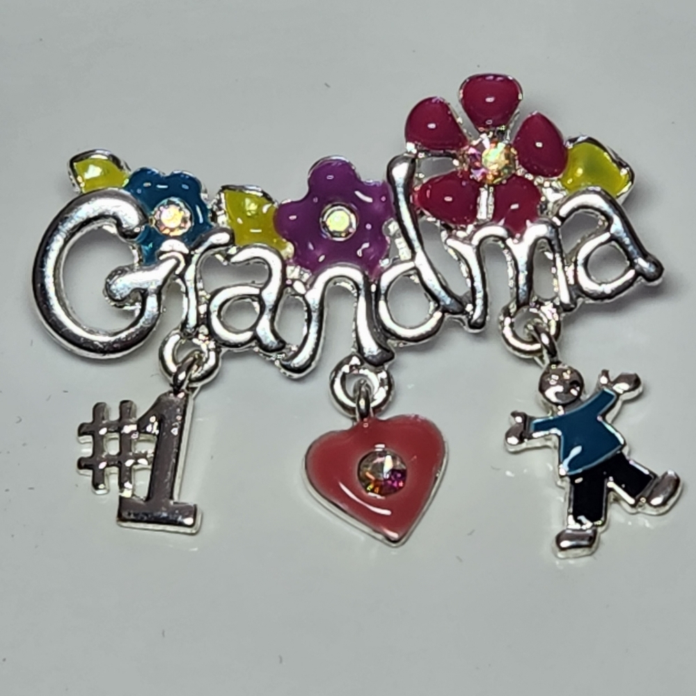 Grandma brooch/pin